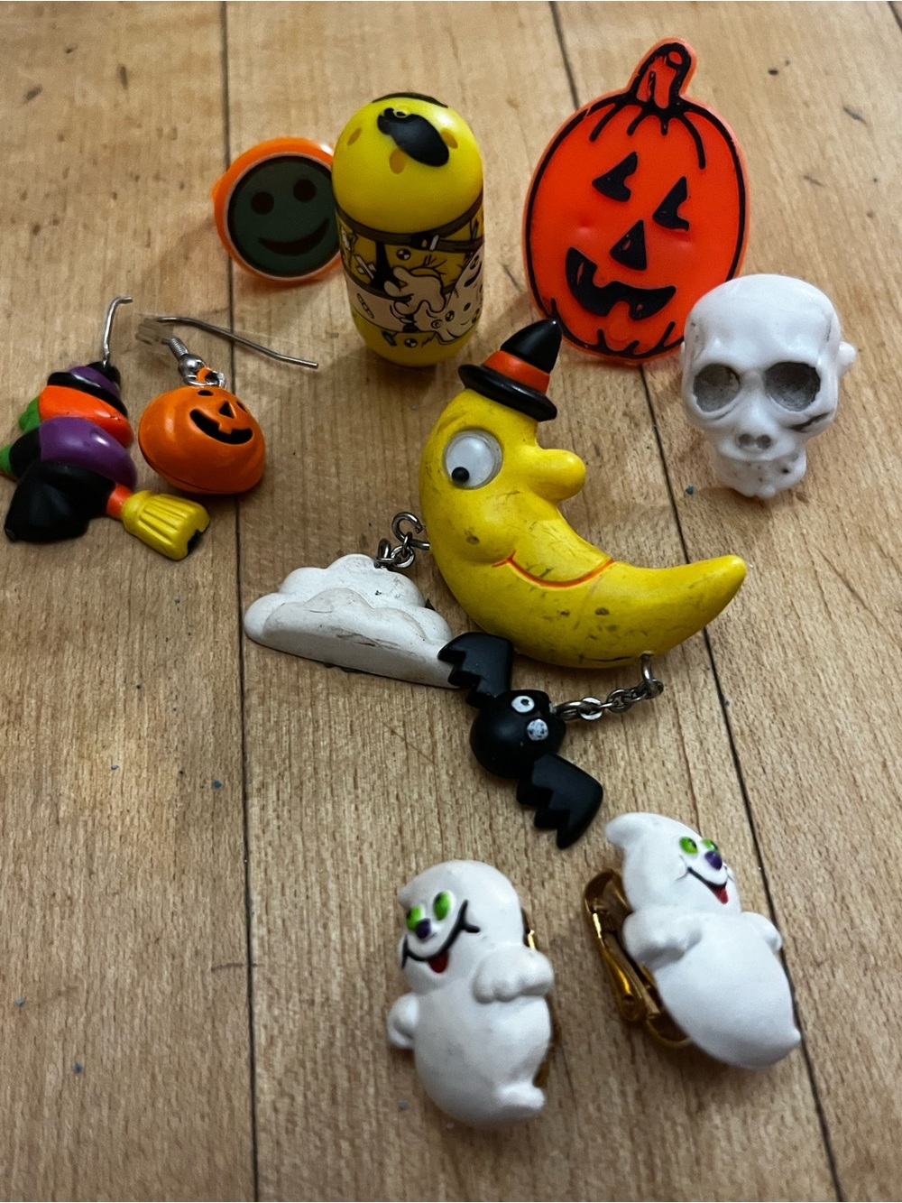 Vtg Halloween Toy Jewelry Lot Casper Clip On Earrings Brooch Rings